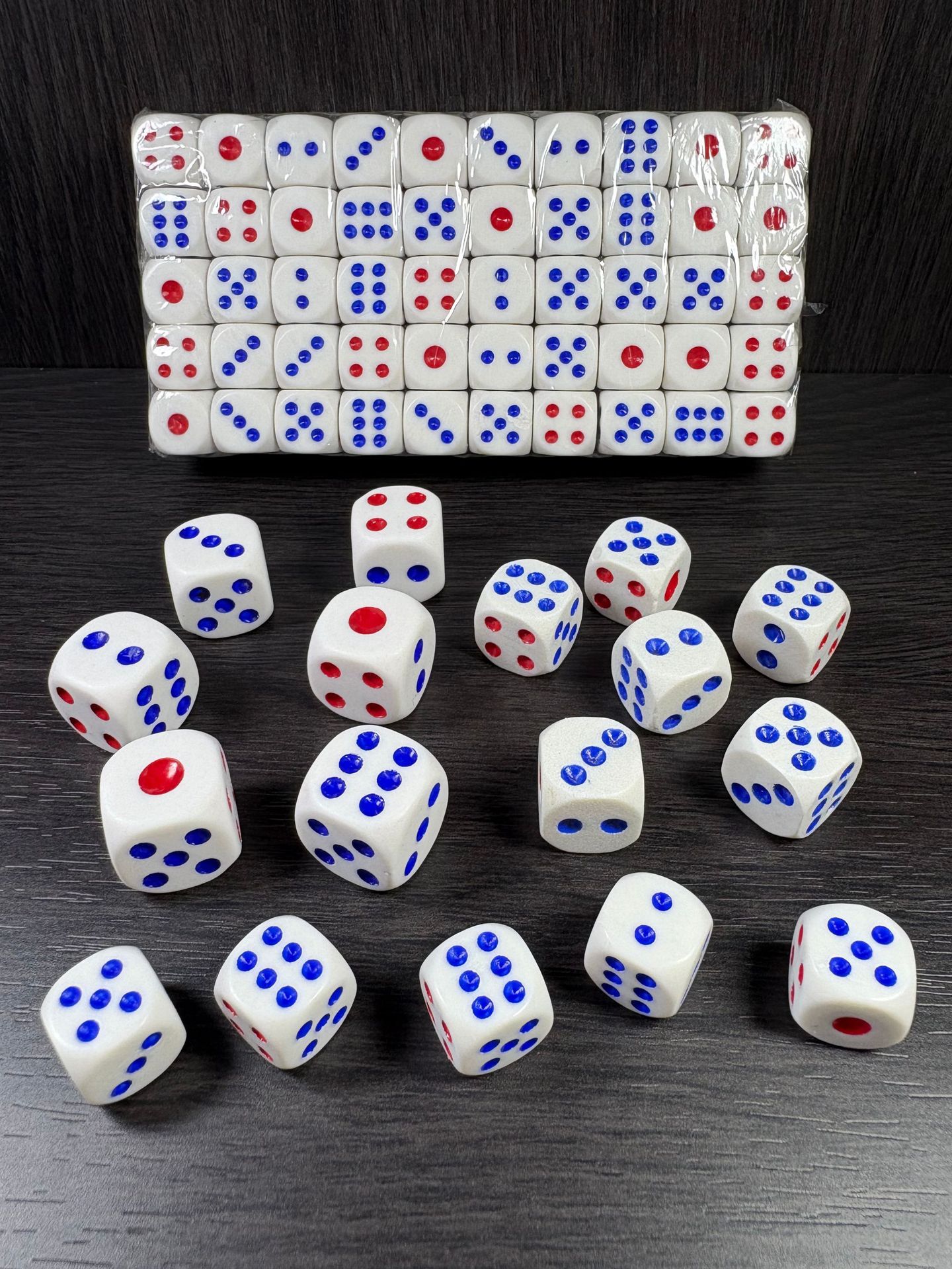 New Beer Gift White Red and Blue Dot Shatter-Resistant Plastic Dice for Food Stalls, Ktv Bars, Nightclubs, Drinking, Cheap Dice