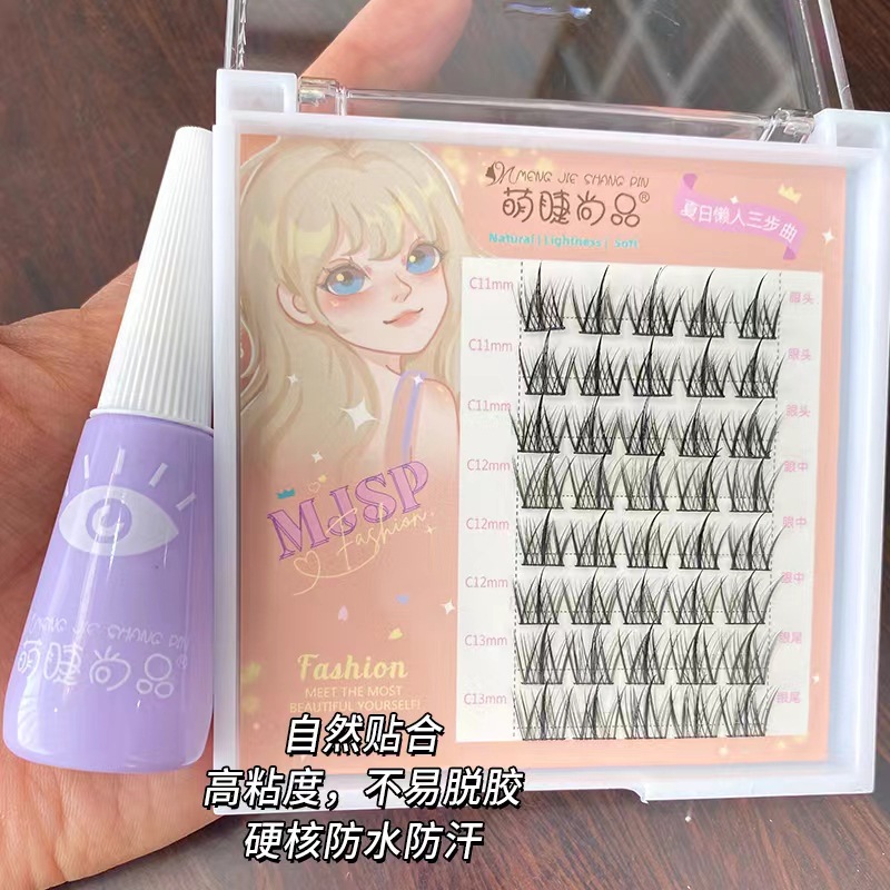 12ml of glue for fake eyelashes is naturally sticky, not easy to fall off, easy to remove, quick to dry and firm eyelashes