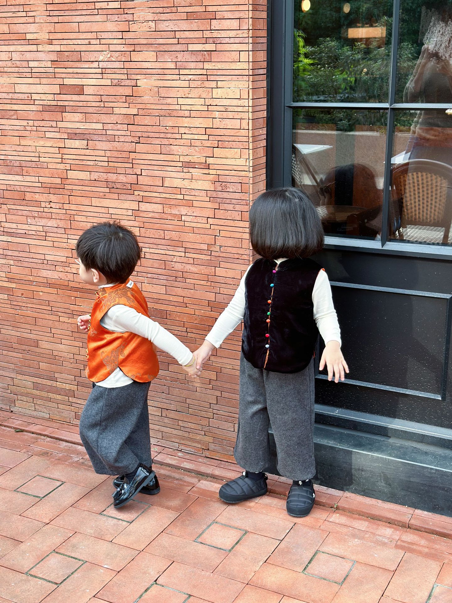 New Chinese-Style Vest for Boys and Girls, 2025 Winter New Model, High-End Parent-Child Outfit, Reversible Orange Sleeveless Vest, Trendy