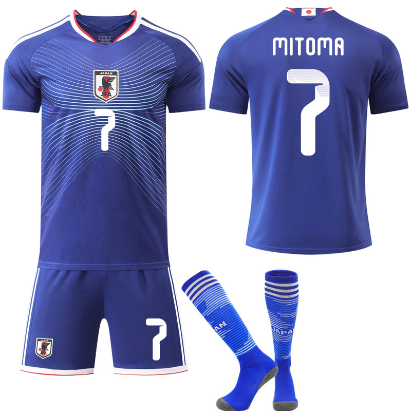 Футбольная форма сборной Японии 2025-26, номер 9 Уэда Кёси, 20 Кубо Генки