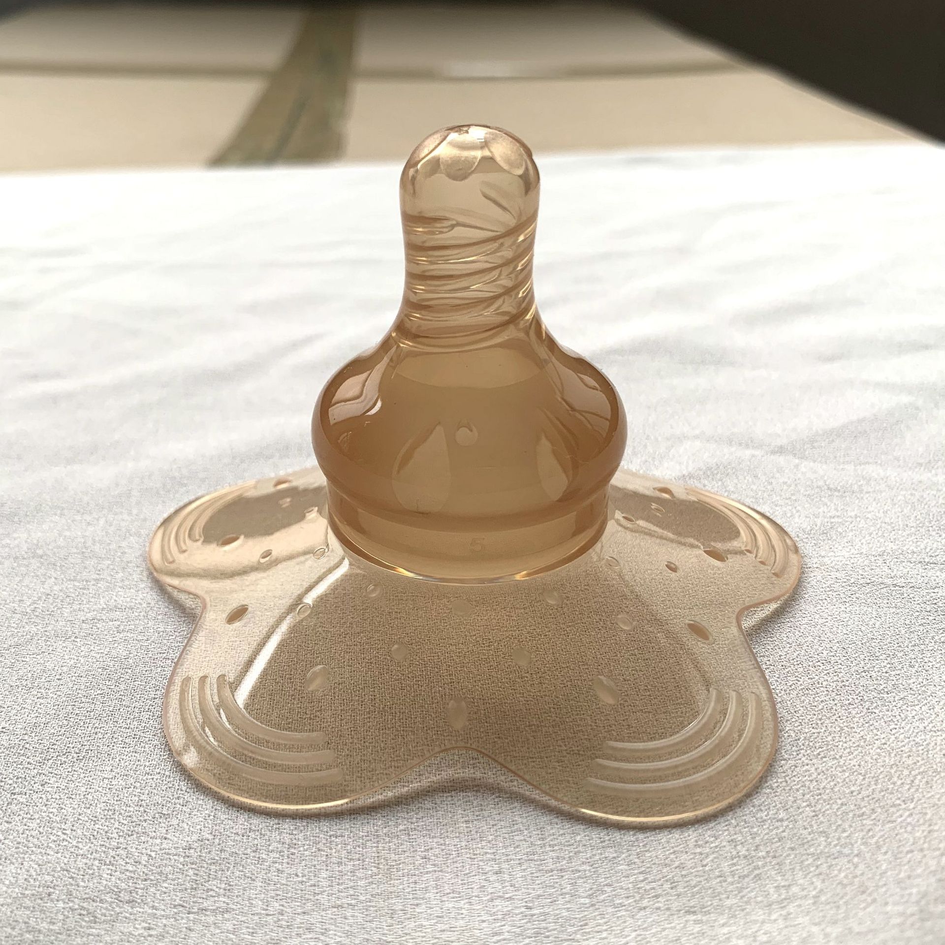 Nipple Style Flower Type Milk Shield Silicone Nipple Protective Cover for Breast-feeding Anti-bite Silicone Breast Protective Cover Maternal Supplies