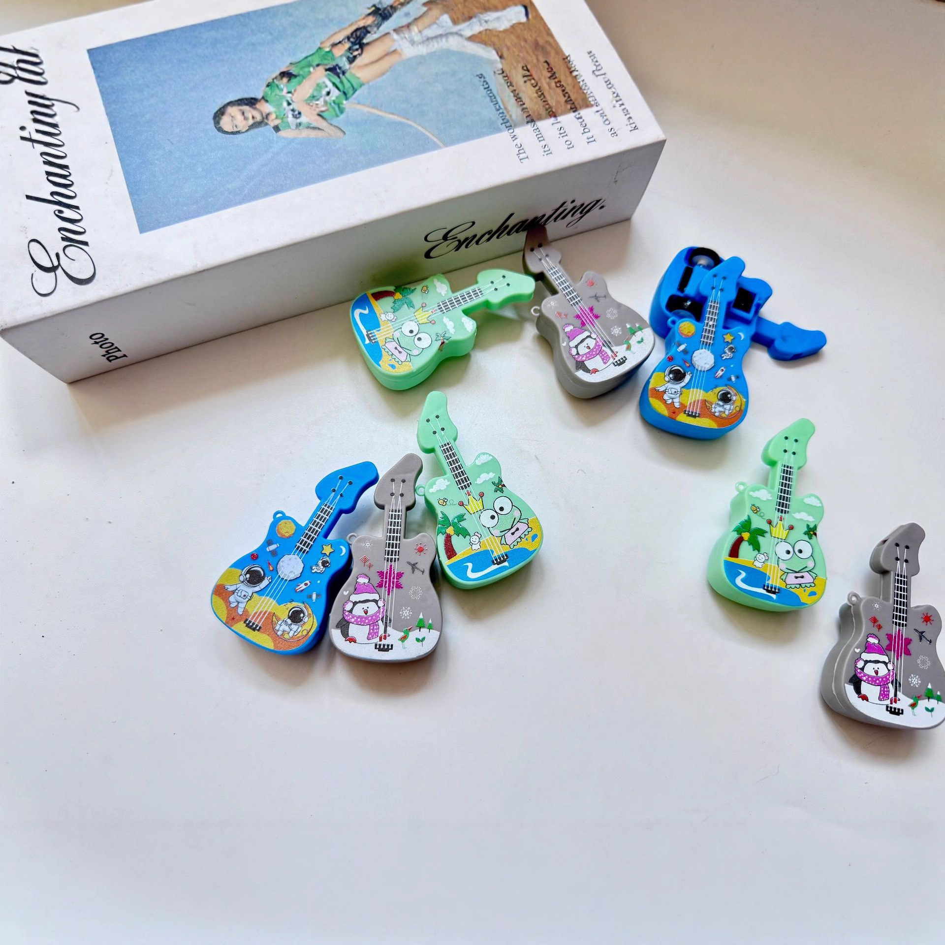 New Cartoon Mini Guitar Shape Whistle Pull-Back Car Kindergarten Fun Gift Children's Toys Factory Direct Supply