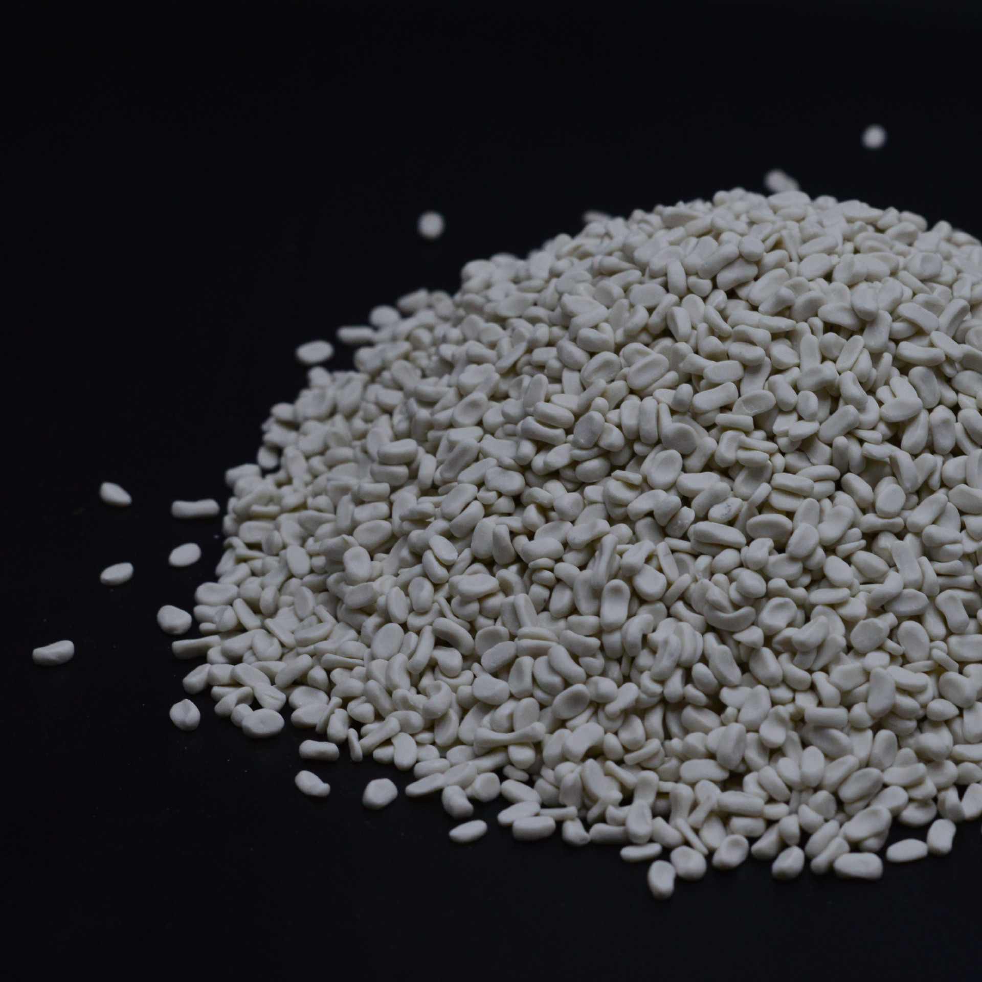 Calcium Carbonate Filled Masterbatch Manufacturer Direct Sales Blown Film Masterbatch Filled Masterbatch Pp Filled Material Pe Calcium Carbonate Particles