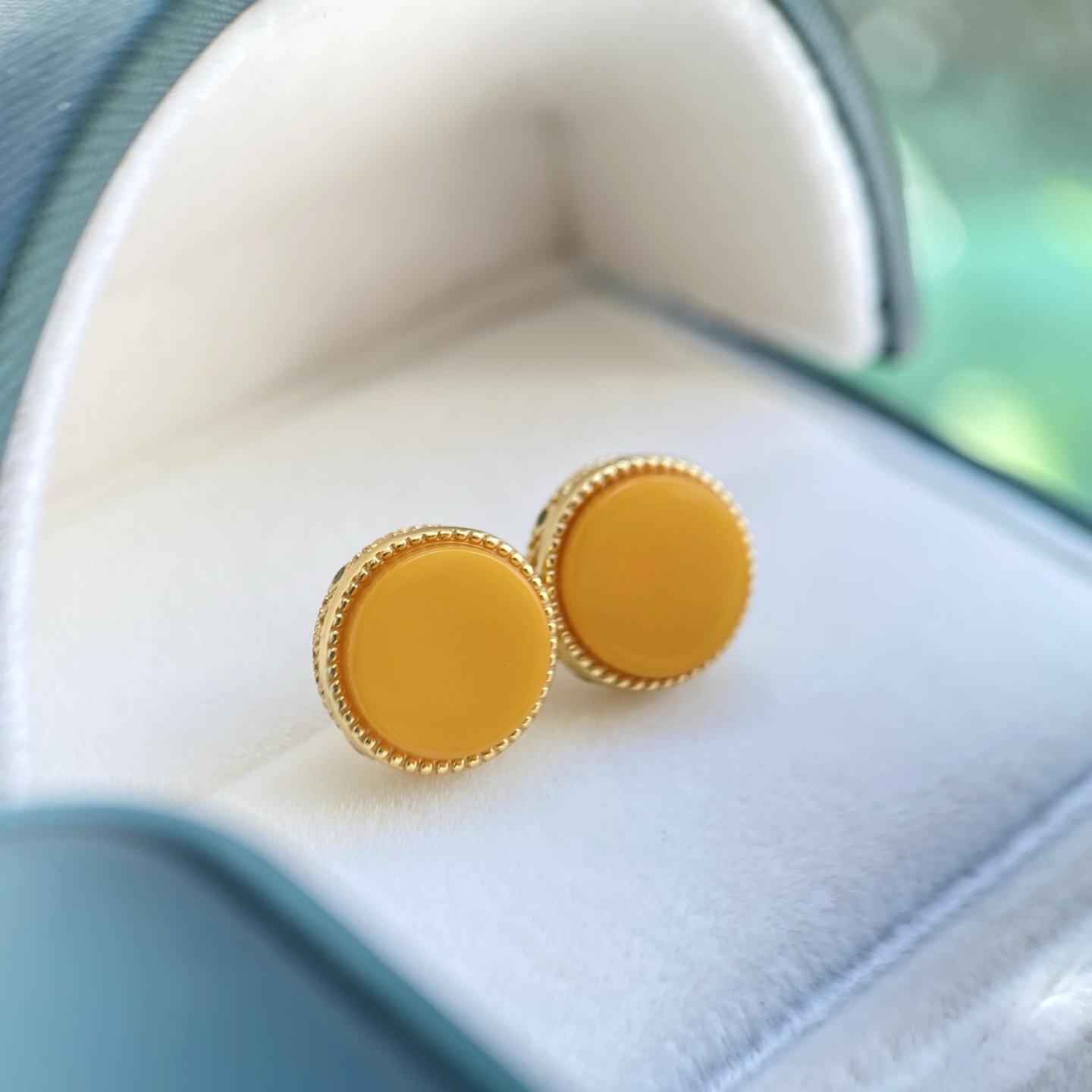 Natural Chicken Oil Yellow Beeswax Round Earrings S925 Sterling Silver Genuine Round Niche High-End Earrings Can Be Certified