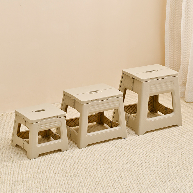 Plastic folding stool outdoor portable portable stool adult train Maza fishing stool shrink stool bath low stool