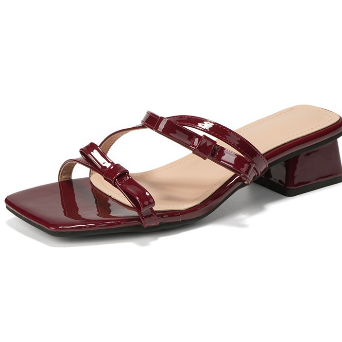 Кросс-бордерные сандалии для женщин 2025 нового стиля, с бантом, толстые каблуки, лаковая кожа, удобные высокие каблуки