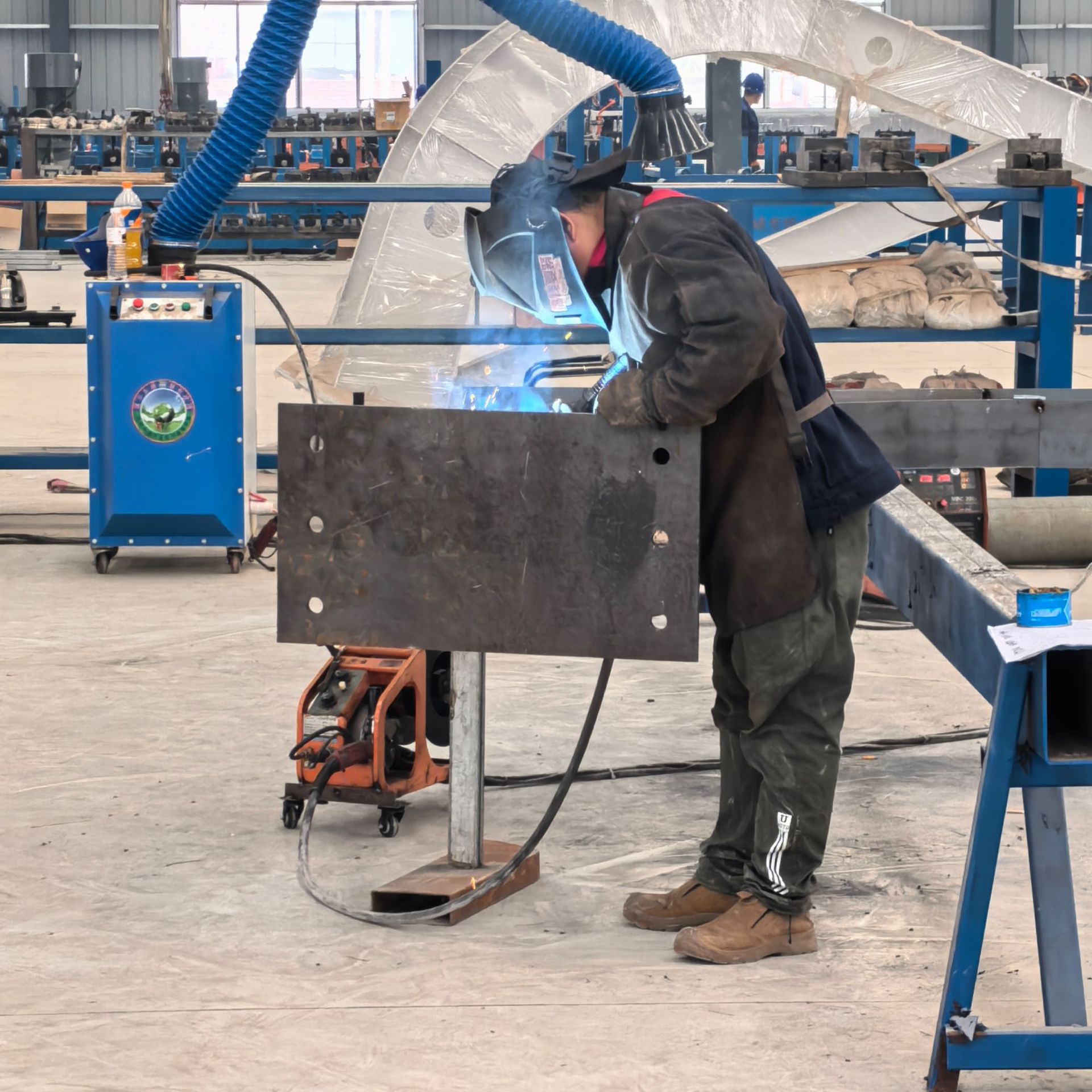 Tianjin Photovoltaic Carport Manufacturer Produces Large-Scale Highway Project Outdoor Parking Lot Steel Structure Photovoltaic Carports