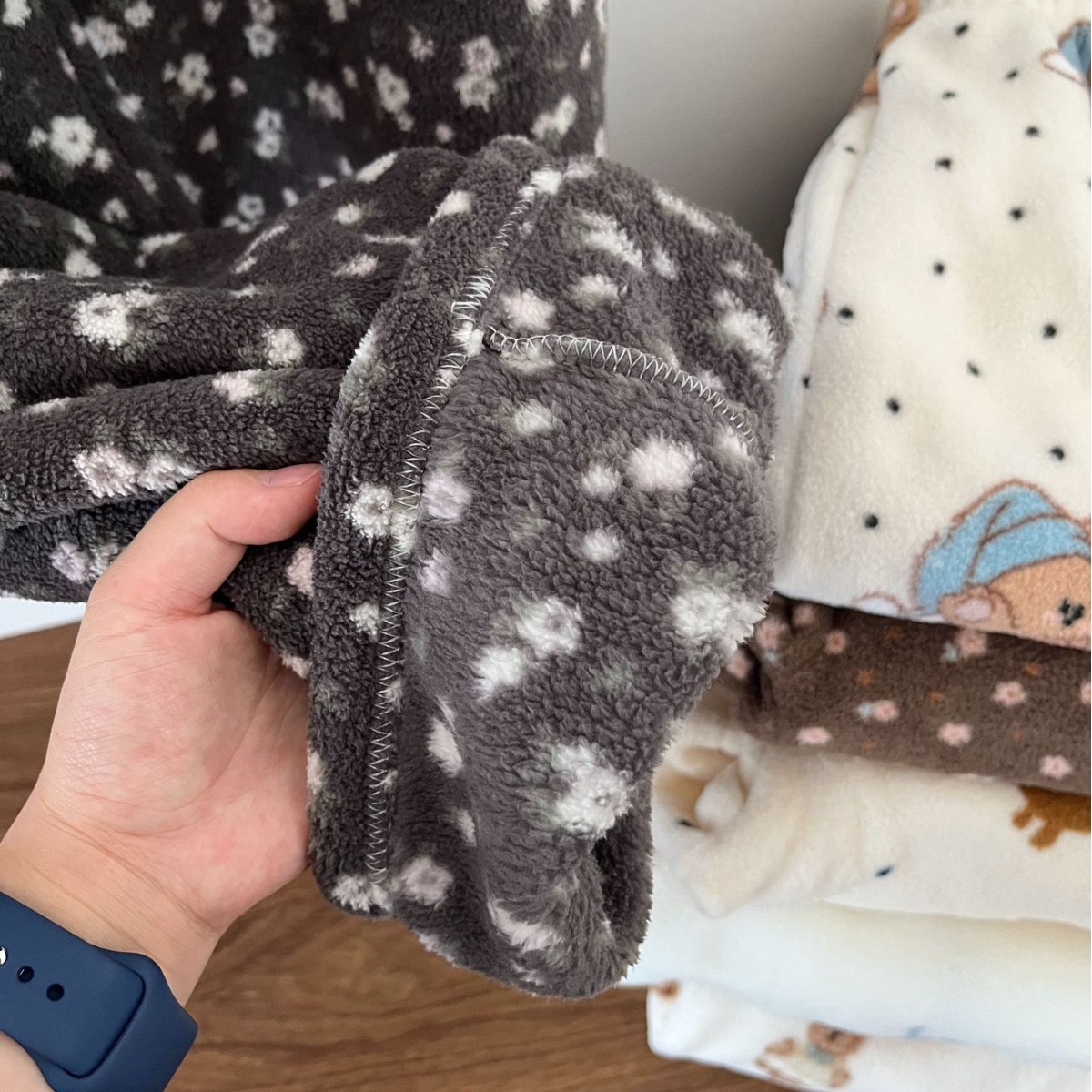 2025 Winter Snowflake Velvet Thickeneded Warm Elastic Waist Floral Cute Loose Pajamas Home Pants Can Be Worn Outside