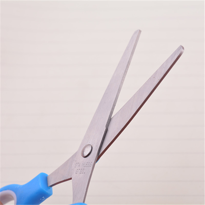 Students do not hurt their hands safety scissors DIY paper-cut lace scissors kindergarten handmade plastic children's scissors wholesale