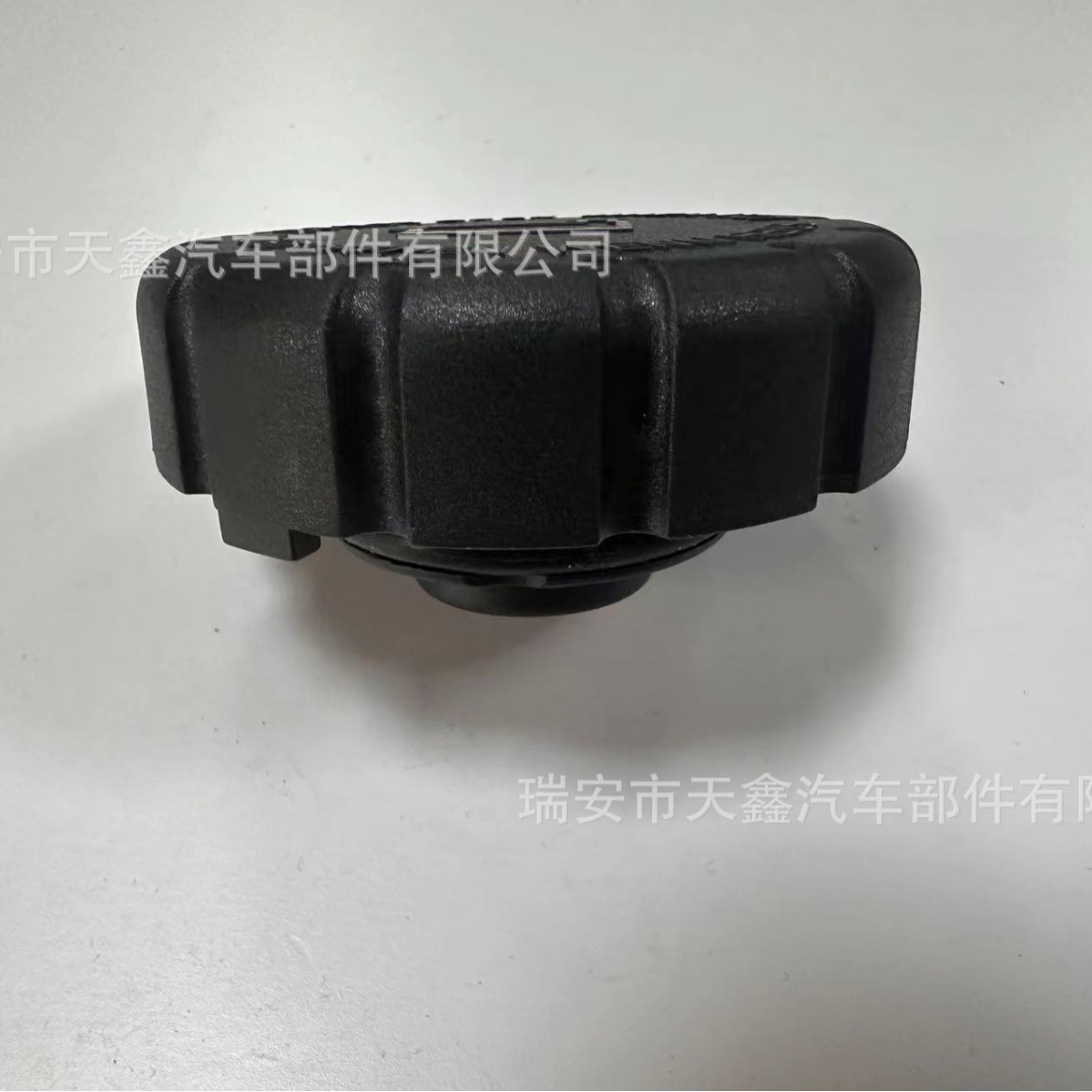 Suitable for Mercedes-Benz water tank cover A2105010615 2105010615 0005018215