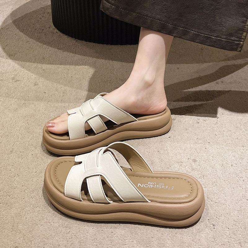 Women's Summer Outer Wear 2025 New Thick-Soled Silver Sandals with Skirts and Non-Slip Sandals for Beach Slippers