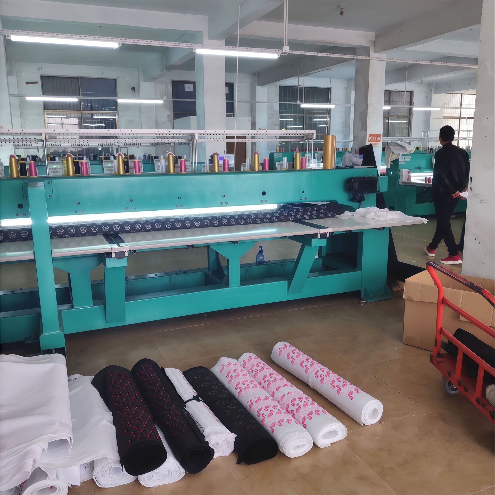 Custom Logo Badge Embroidery Fabric Patch Product Sample Processing, Custom Computer Embroidery Logo from Provided Designs and Samples