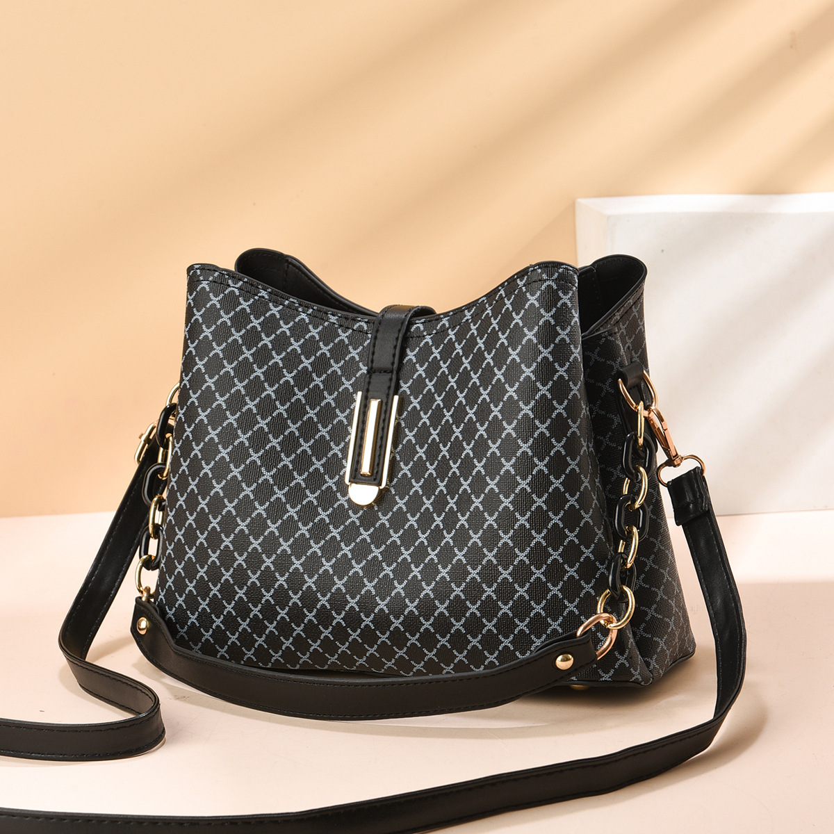 Factory in stock Fashion Women's Bag High Sense Large Capacity Shoulder Bag Simple Crossbody Bag Handbag Women