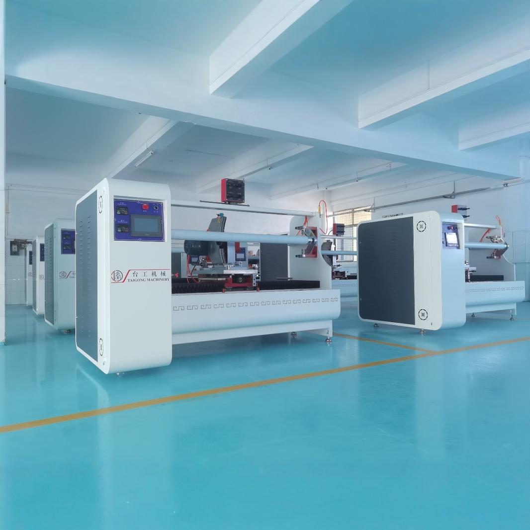 Беззвучный и высокоточный одноплоскостной резак с возможностью установки 406 широких ножей для автоматической резки клеевой ленты VHB.