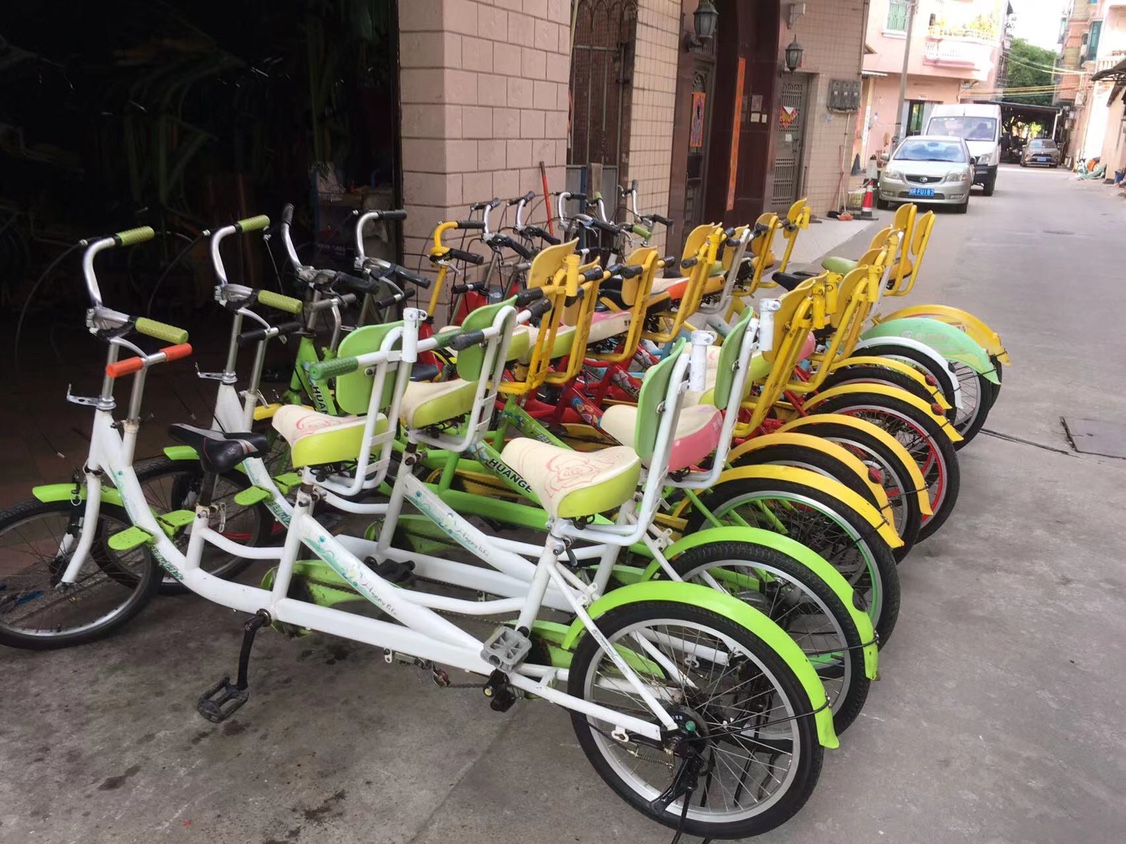Second-Hand Tourism and Sightseeing, Two People Riding, Three People, Parent-Child Couple, Double Bicycle, Multiple People Riding, Rental Double Bicycle