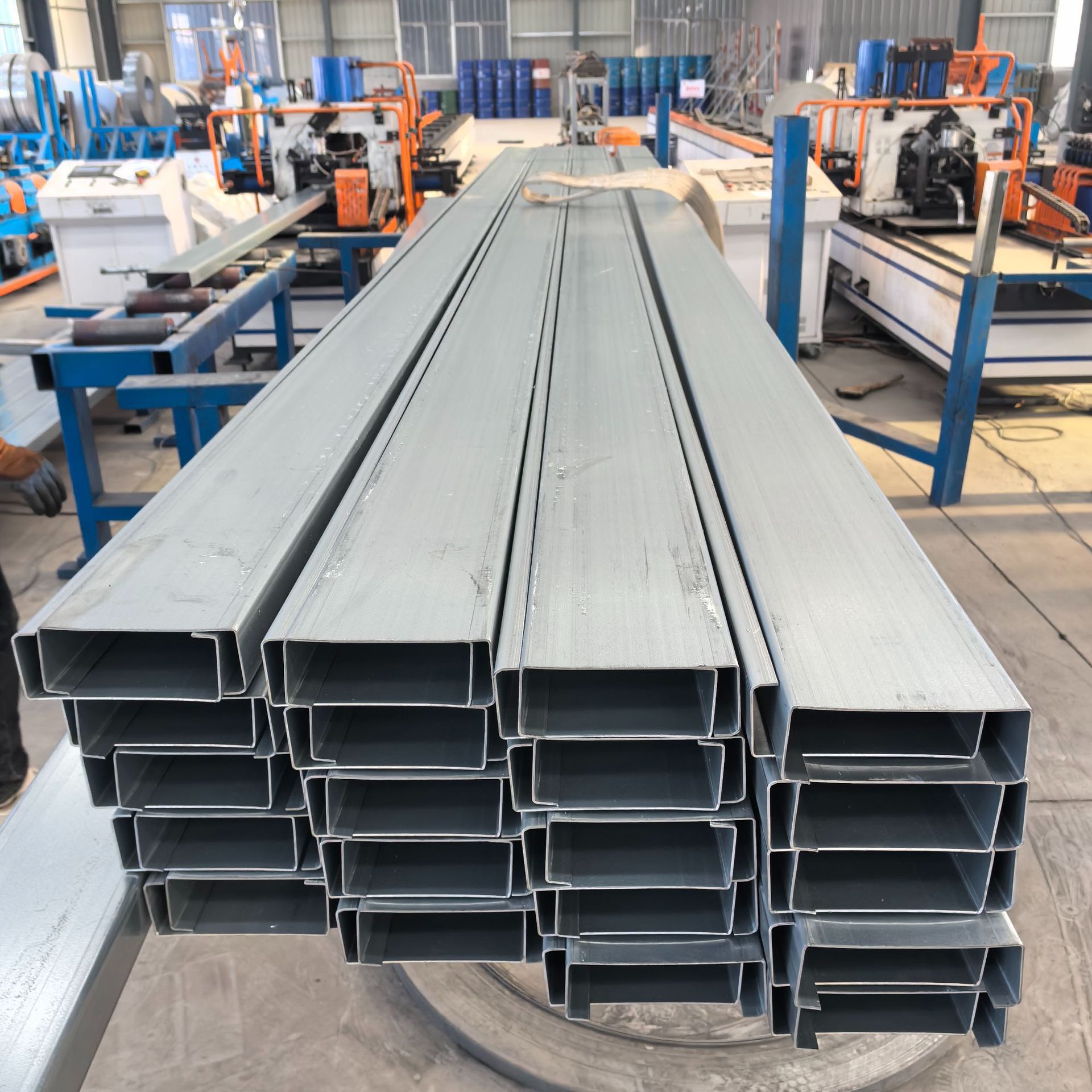 Tianjin Manufacturer Galvanized C-Shaped Steel Guide Rail Solar Photovoltaic Bracket Cold-Bent Punching Purlin Earthquake-Resistant Bracket C-Shaped Steel