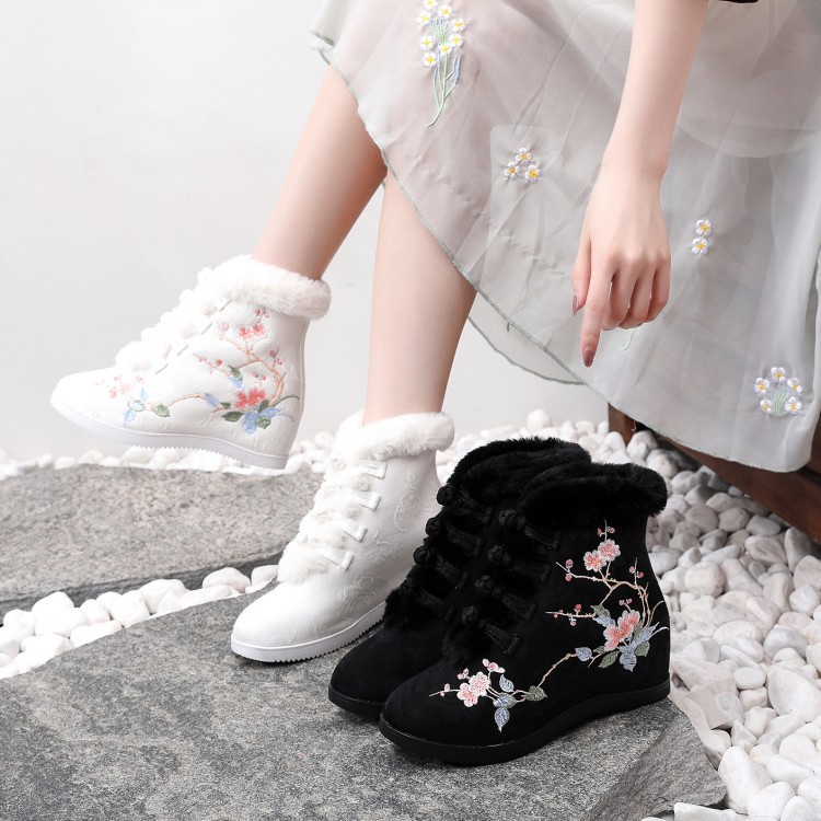 (ten Miles Plum Blossom) Winter Velvet Han Dynasty Shoes Ethnic Style Embroidered Shoes Fur Mouth Ancient Style Women's Boots Inner Heightening Short Boots