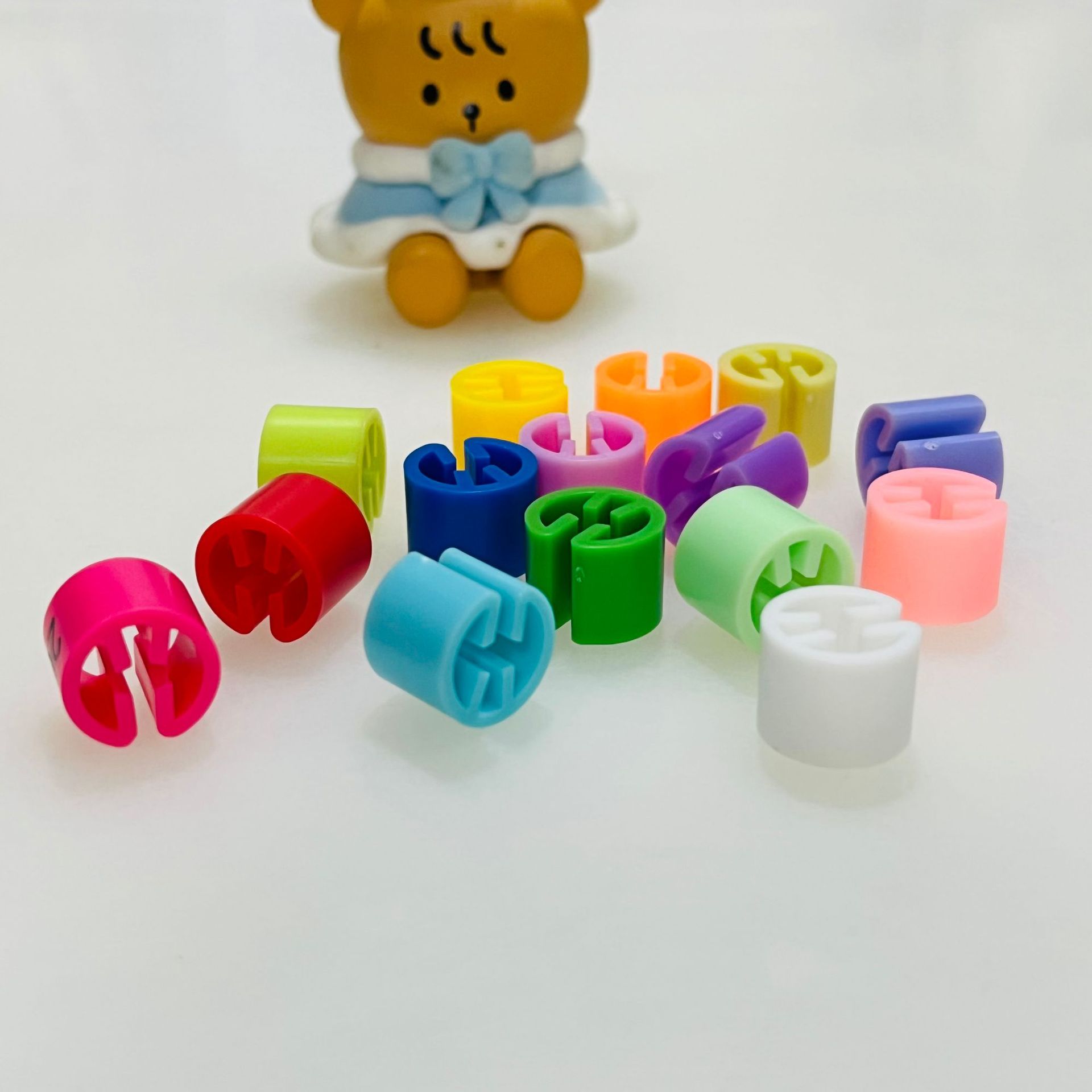 Customized Plastic Size Circle Alphanumeric Size Label Three-Sided and Two-Sided Printing Round Clothes Hanger Size Buckle Size Clip