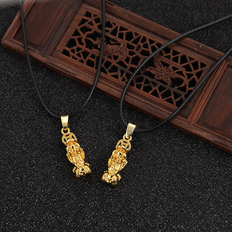 Gold-plated brave pendant exquisite small gift gold leather necklace pendant wholesale Yiwu Commodity