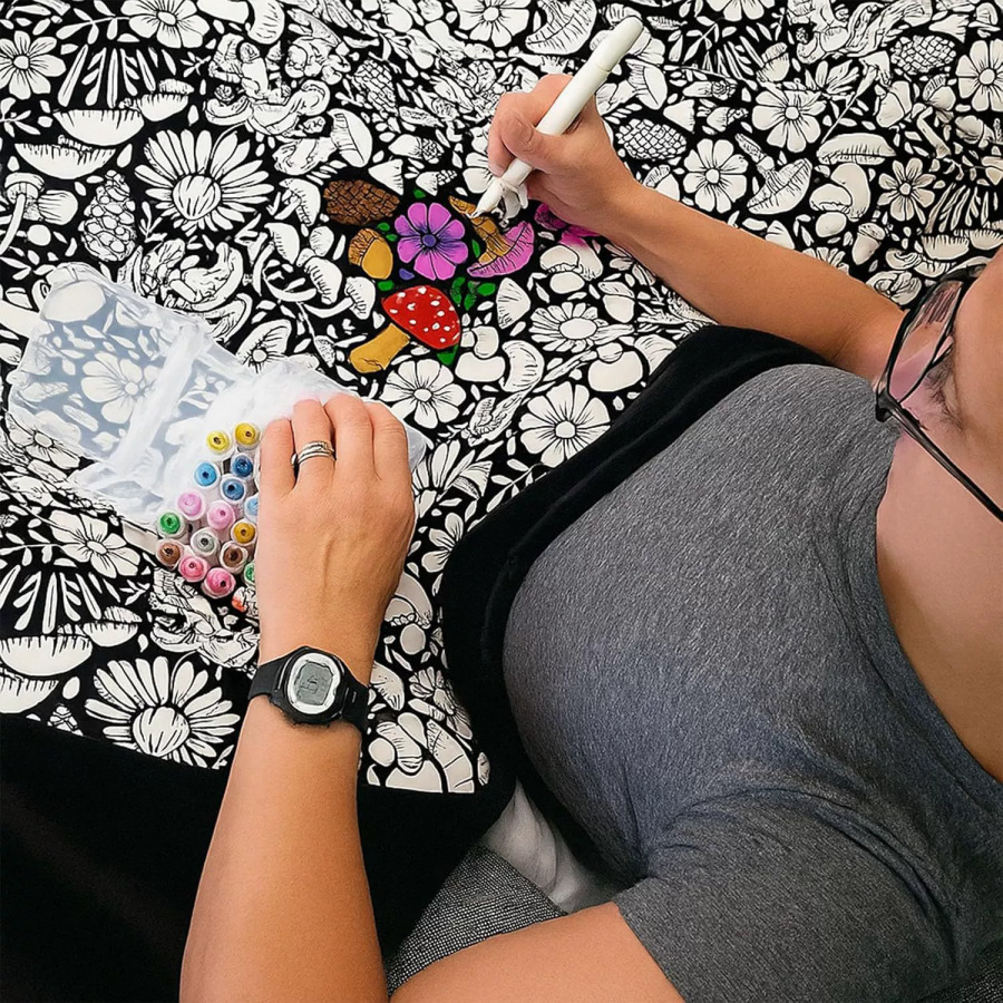 New DIY Coloring Blanket with Markers DIY Coloring Blanket with Markers
