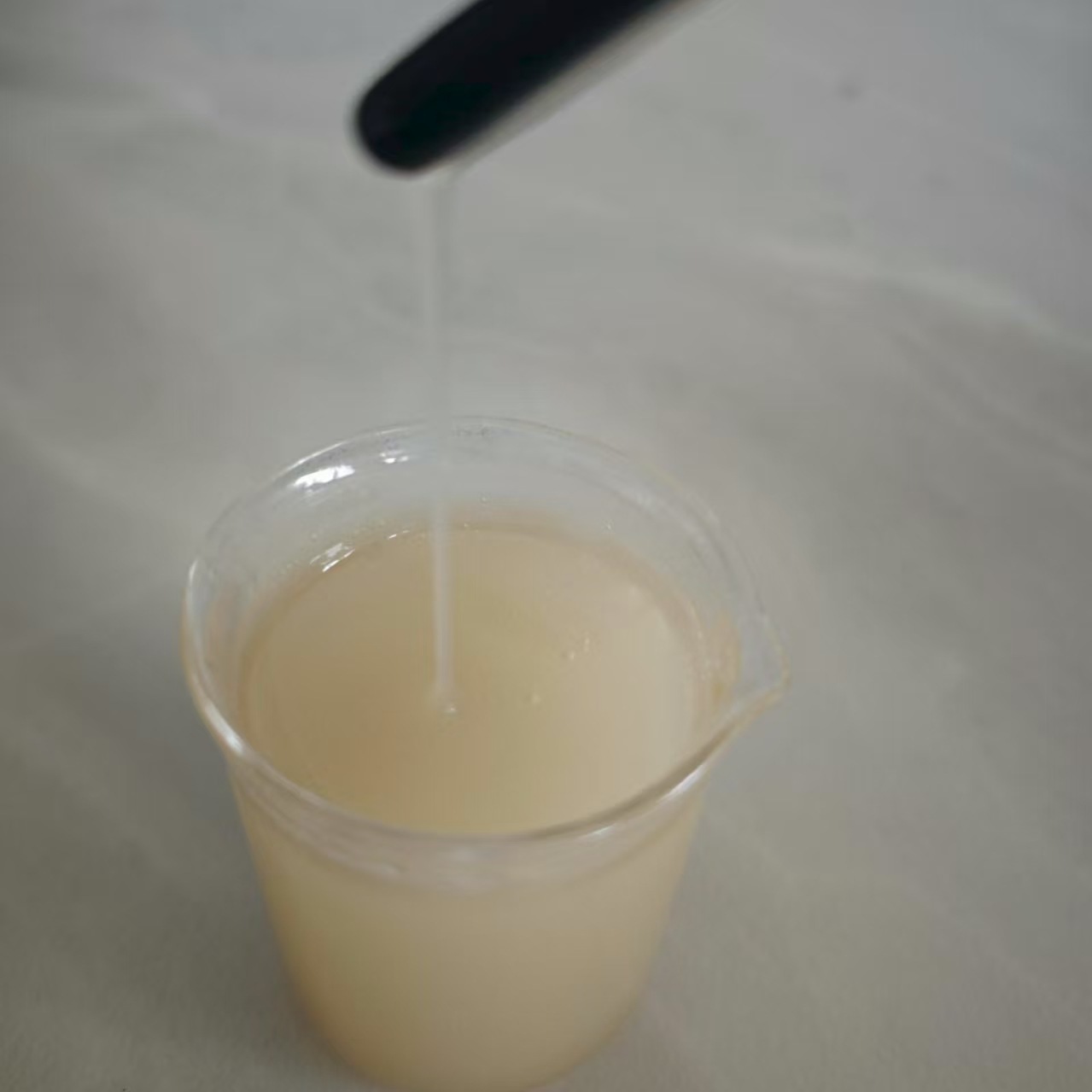 Количество добавленного боракса влияет на клей для бумаги для высокоскоростной установки. Быстро сохнет, прочно склеивает и экономит количество