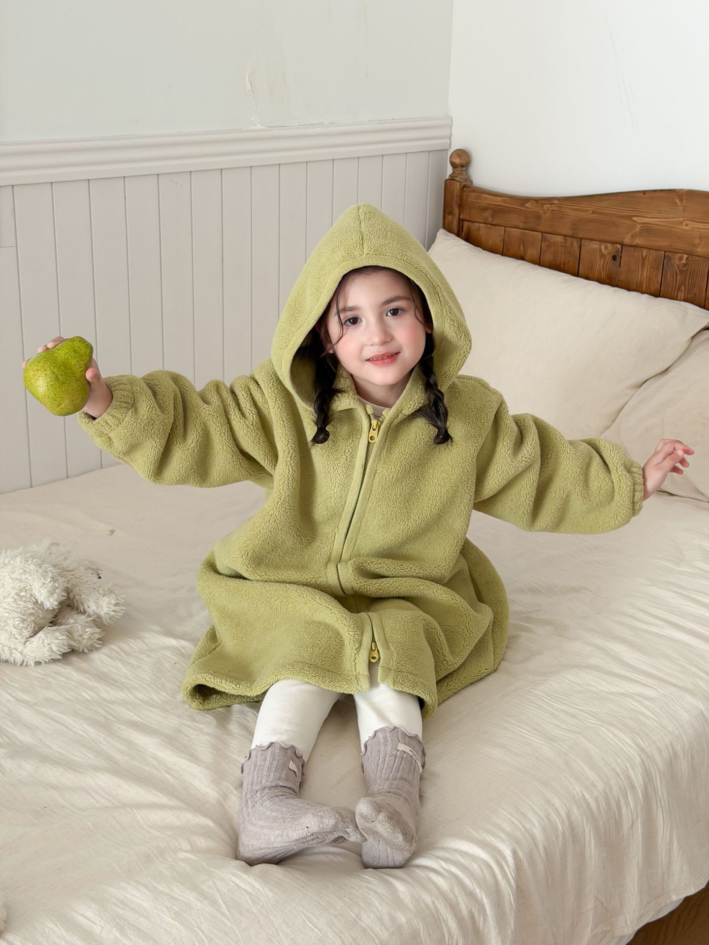 Aimobeibei Children's Coral Fleece Robe for Boys and Girls, Cartoon Cute Solid Color Thickened Home Wear Plush Nightgown