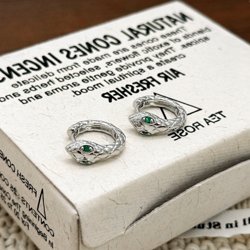 Европейская и американская ретро мода универсальные высококачественные серьги из серии змеи коллекция нишевого персонализированного дизайна элегантных украшений для ушей