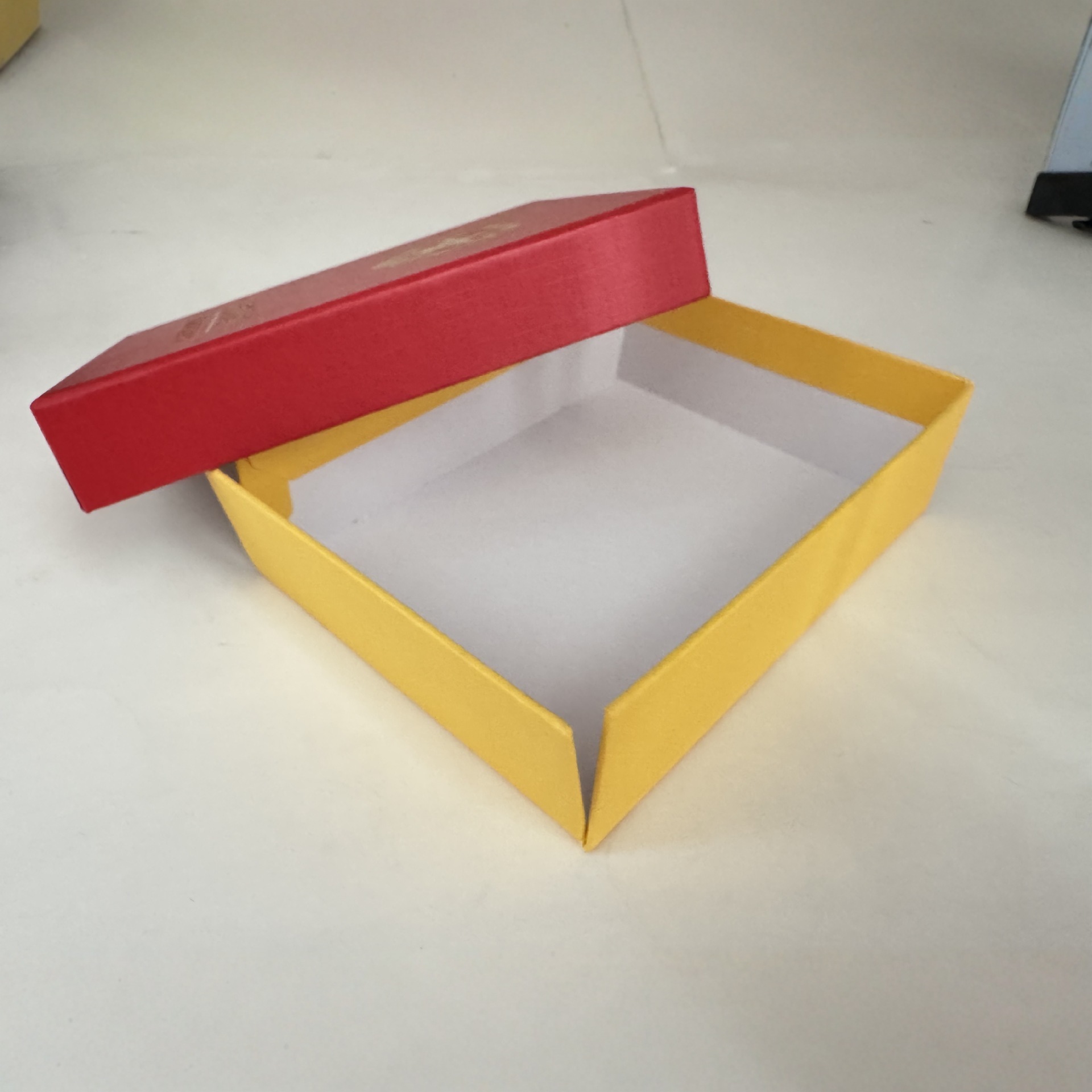 Commemorative Coin Packaging Gift Box Carton Heaven and Earth Cover Badge Gift Box Medal Packaging Box Academic Completion Packaging Box