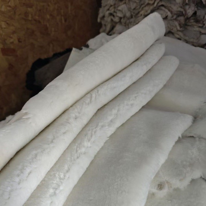 Factory Direct Sales Sheep Shearling Fur Integrated Raw Material Sheepskin Clothing Lining Leather Jacket Leather Pants Wool Shoe Lining