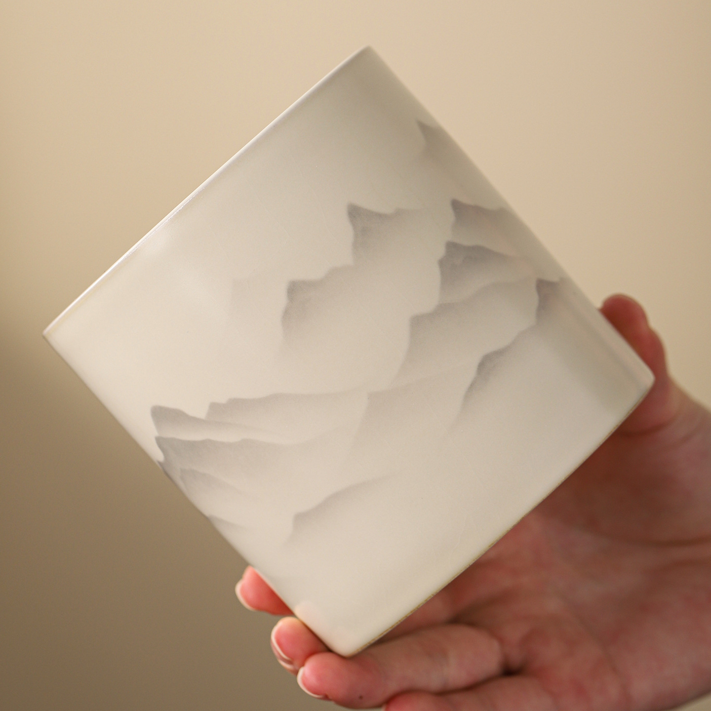 Ru Kiln Ashtray with Lid, Anti-Fly Ash, Large Ceramic Tea Waste Jar for Home Living Room Tea Table, Creative Retro Water Basin