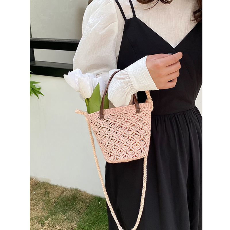 Portable Straw Super Hot Small Bag 2025 New Summer Pastoral Crossbody Holiday Beach Bag Mini Bucket Bag