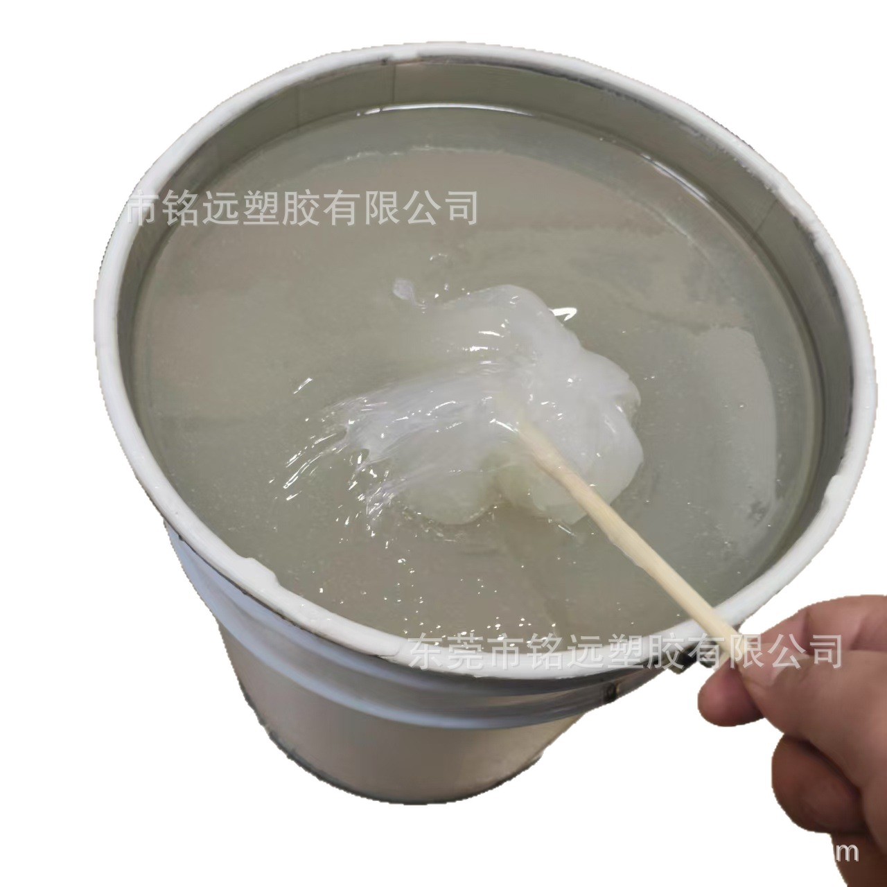 Liquid Isoprene Rubber 5000 Molecular Weight, Low Viscosity, Can Be Used as Adhesive, Widely Used in Rain Boots, Etc