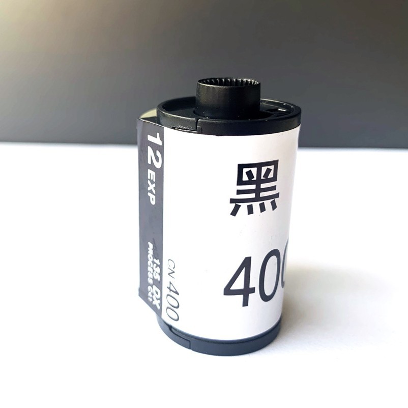 35mm camera 12 17 film novice use 135 black and white film ISO400 sensitivity 2026