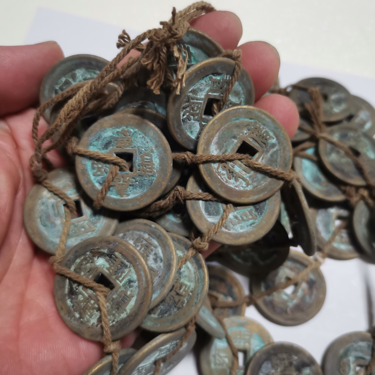 Diameter 28mm, Thickness about 2.3mm, Imitation Antique Copper Green Copper Coin Hemp Rope String of the Five Emperors of Qing Dynasty