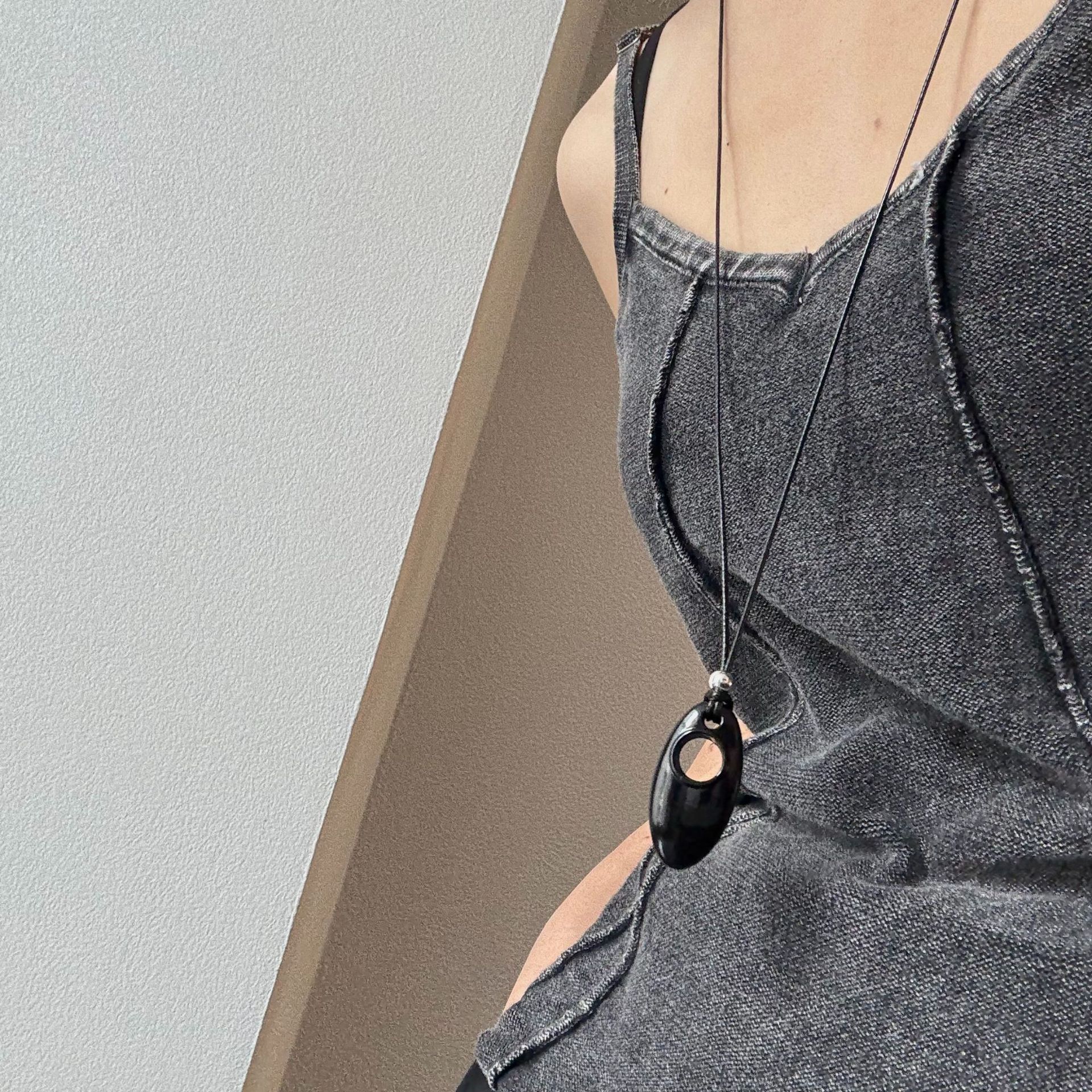 New Light Luxury Niche Necklace, Similar to Uno's Style, Silver Long Sweater Chain with Water Drop Solid Pony Eye Pendant Necklace