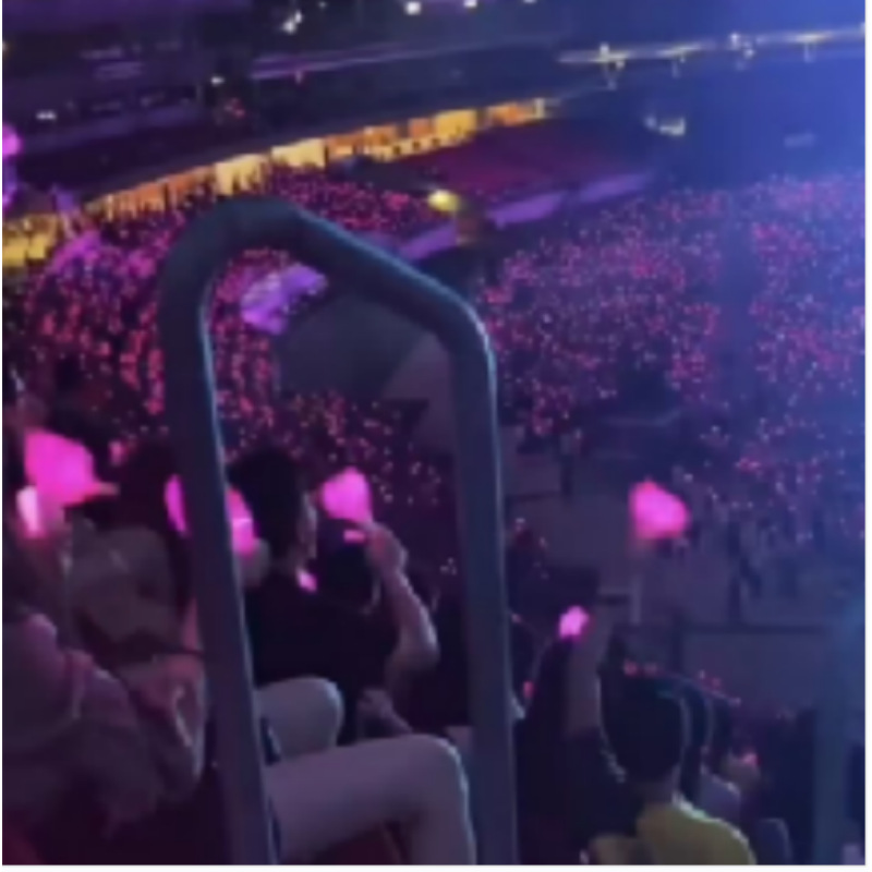 Wholesale Heart-Shaped Glow Sticks, Concert Star Glow Cheering Sticks, Five-Pointed Star and Heart Glow Sticks with Printed Logo