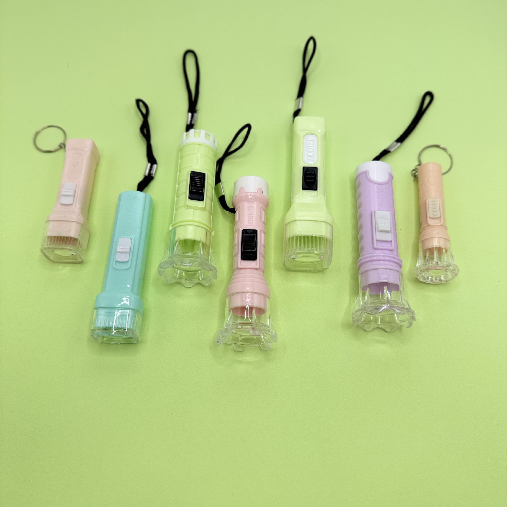 Children's luminous toy Macaron flashlight small flashlight convenient to carry lanyard electronic flashlight wholesale mini