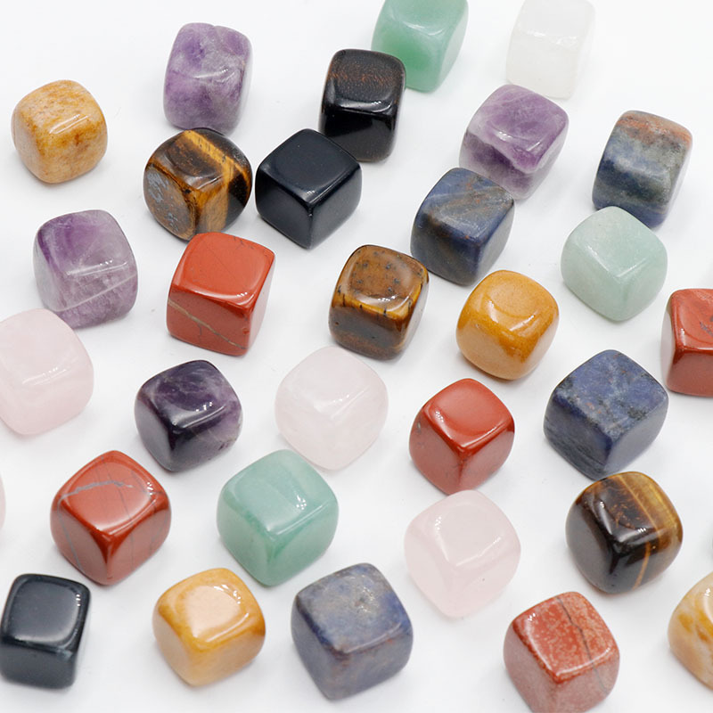 Натуральный кристалл Семь цветных камней Квадратный камень Полированный кристалл Агат Сахар Малые украшения Кросс-бордовая поставка