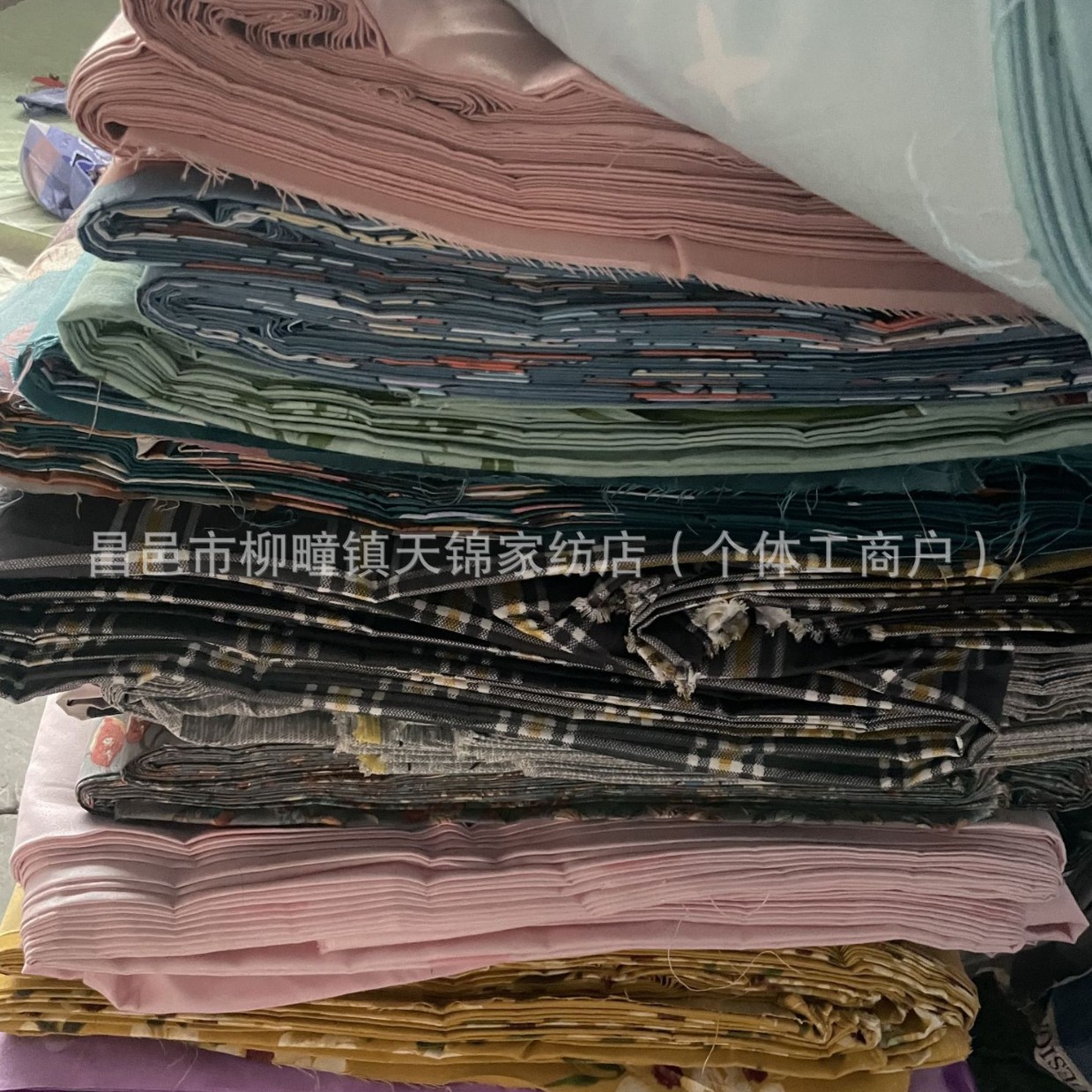 Direct Sale In-Stock Scattered Print Pure Cotton Fabric, Width 2.5m, No Fading or Pilling