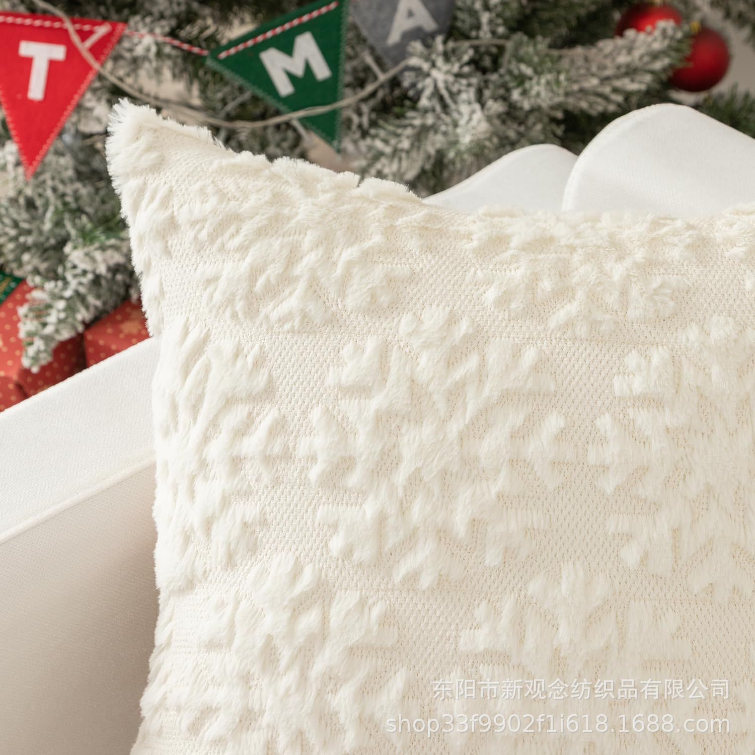 in stock Christmas decorative pillow cover cross-border hot sale faux wool quilted snowflake cushion cover Christmas decorative wholesale