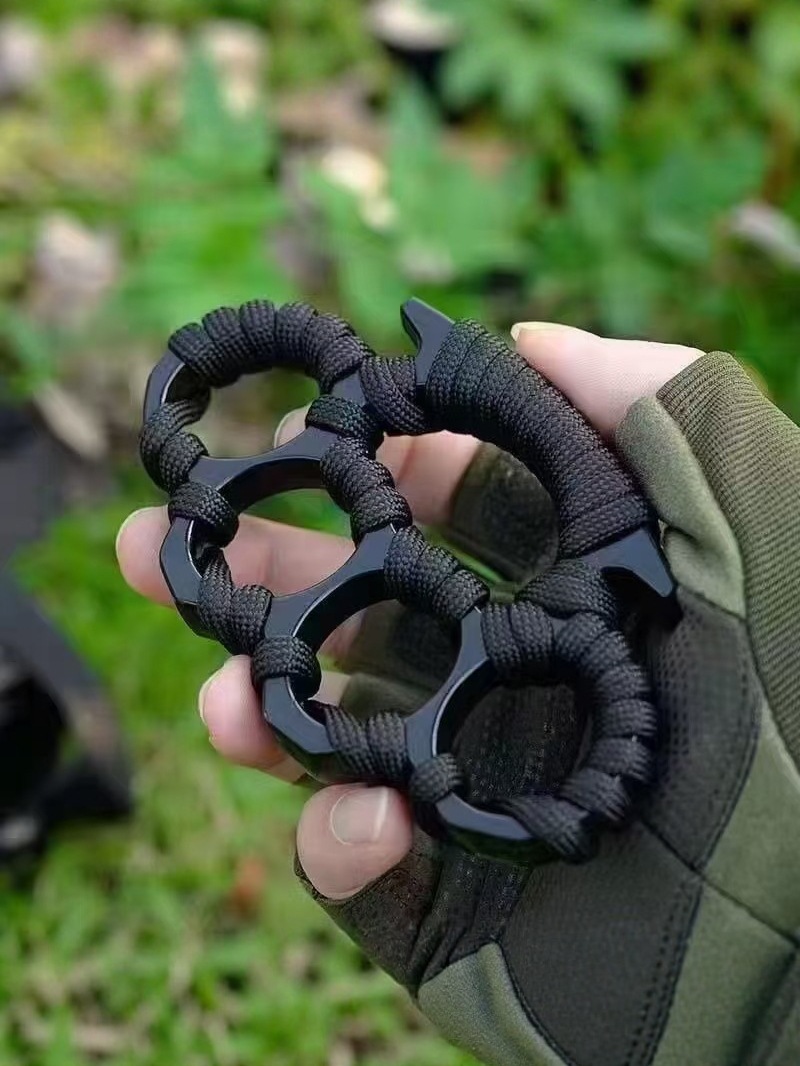 Factory Direct Sales Zinc Alloy Self-Defense Finger Tiger Punch Buckle Broken Window Self-Defense Outdoor Portable Multi-Functional Bracelet Self-Defense Finger Tiger