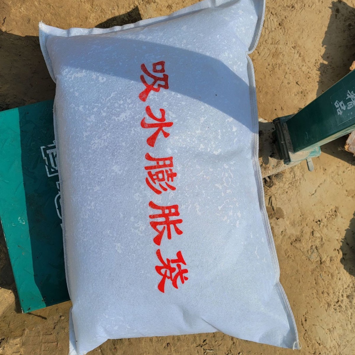 Factory direct supply water absorption expansion bag emergency flood control water resistance bag self-absorption flood control bag spot