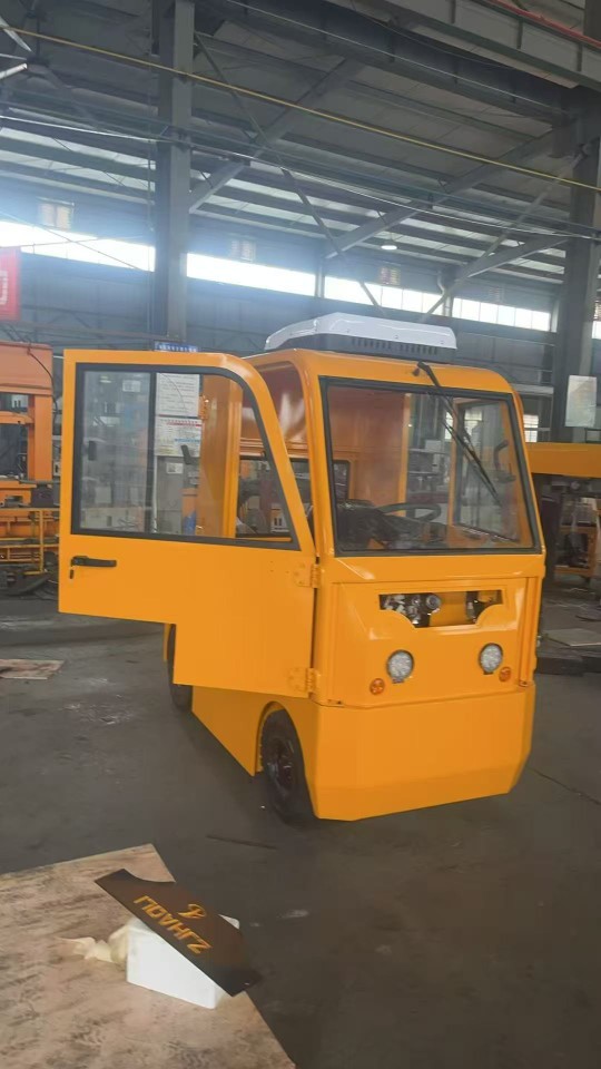 Электрические транспортные средства для буксировки прицепов в аэропортах и промышленных зонах