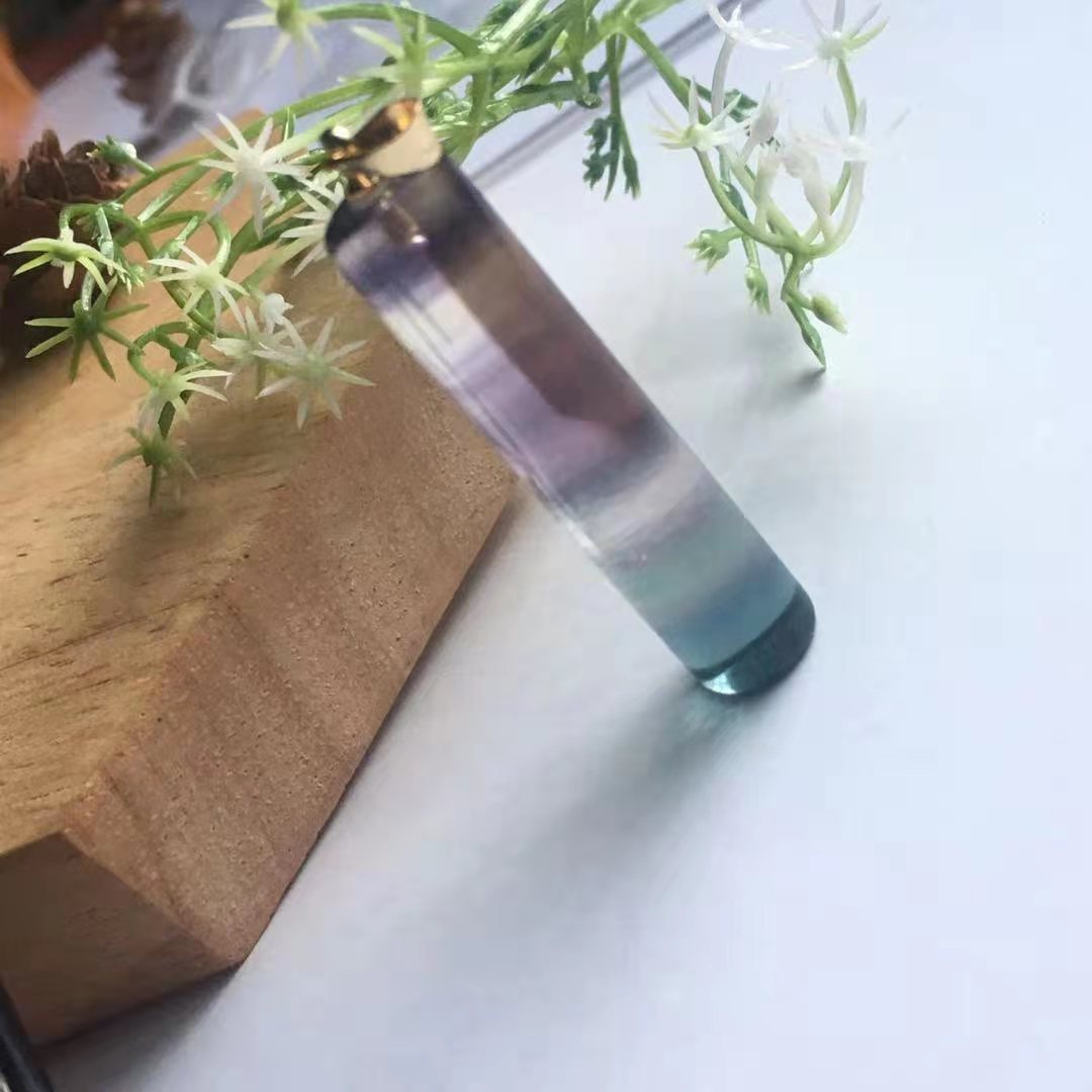 Natural colorful fluorite round bar pendant, crystal transparent, manufacturers supply support single color random hair