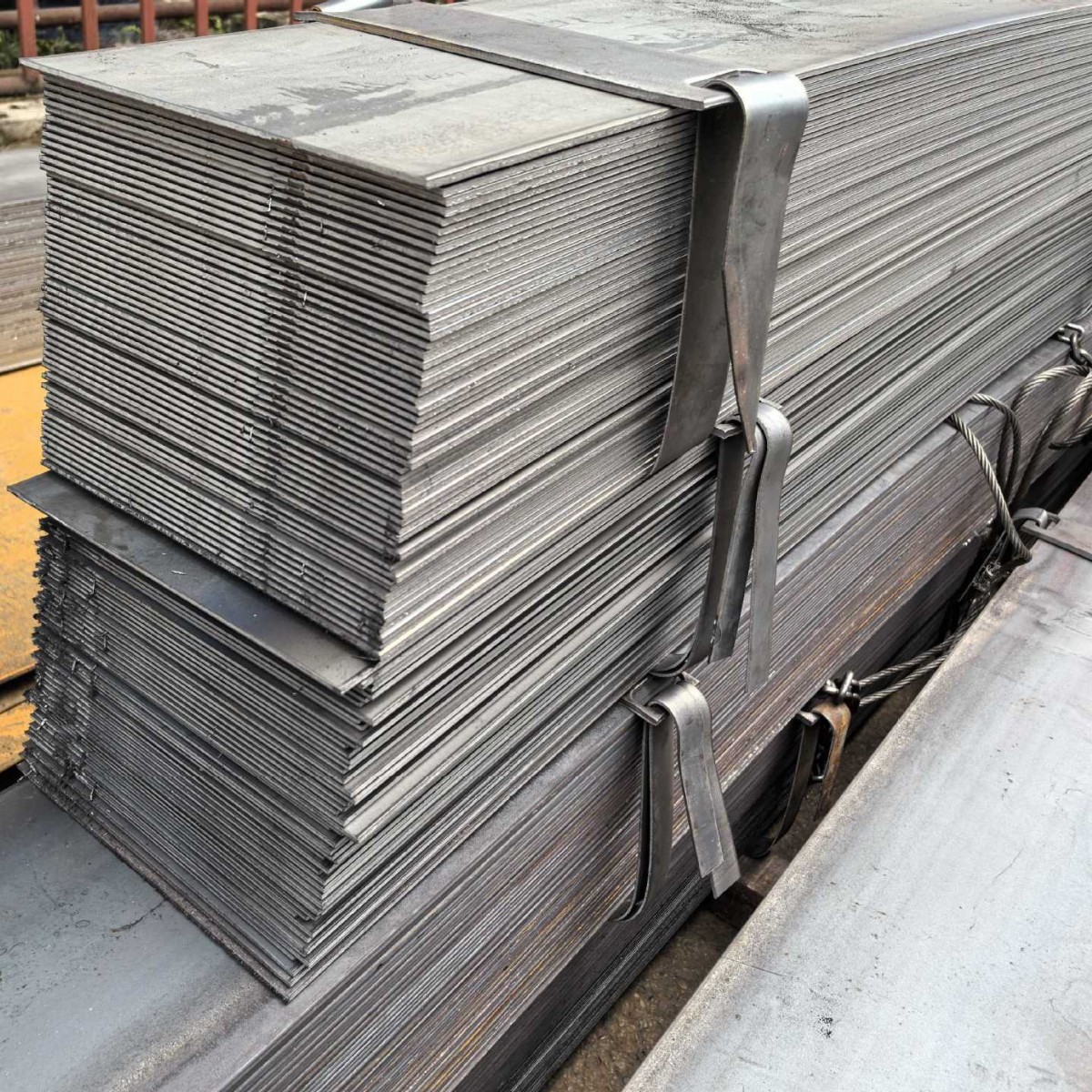 Supply of Pre-Embedded Galvanized Steel Plate Q355B High Manganese Galvanized Plate Wear-Resistant Steel Plate Stainless Steel Medium-Thick Plate Cutting