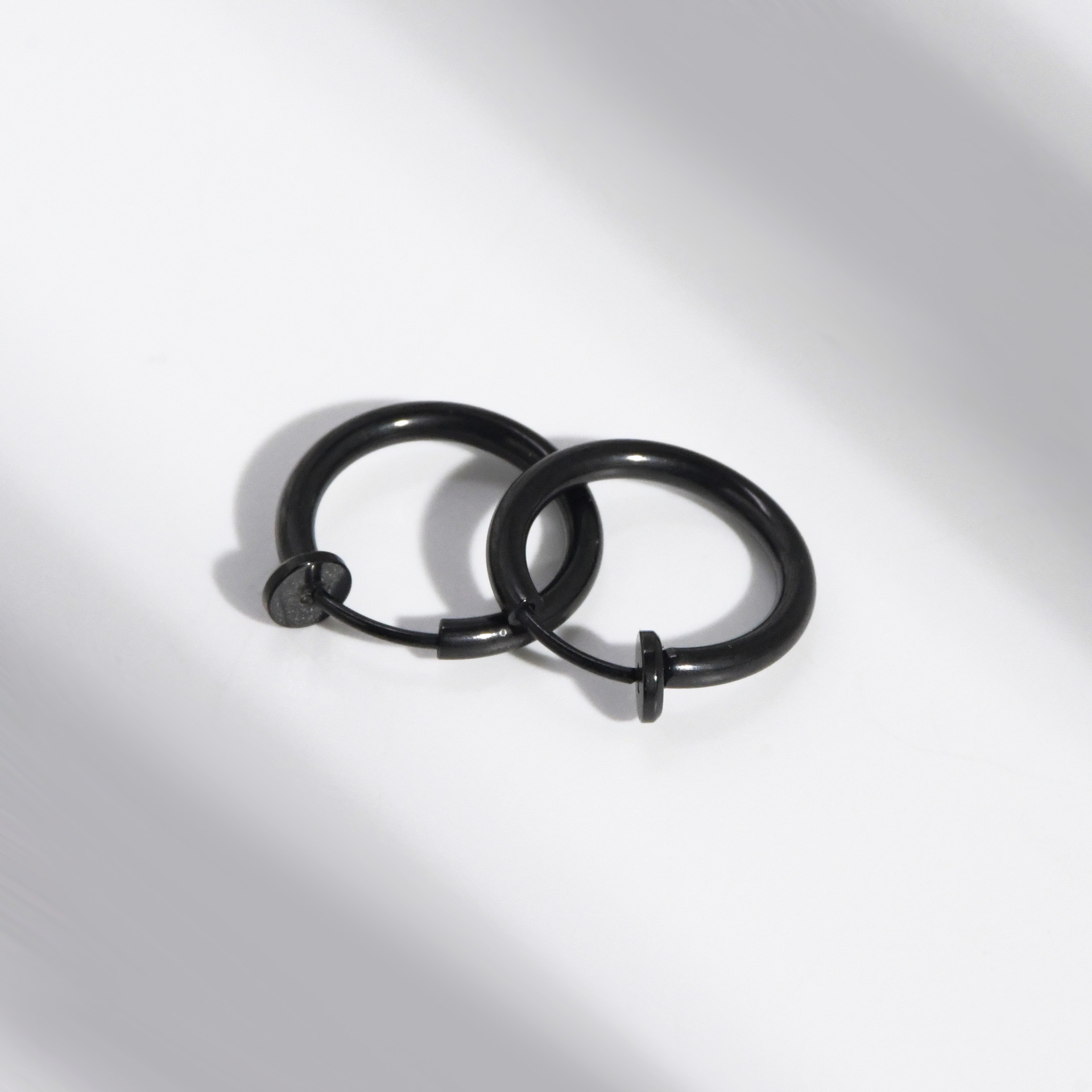 Korean Style Men's Stainless Steel Hoop Simple Earrings Without Pierced Ears, Personalized and Versatile, Fashionable Spring Ear Clip and Ear Wire Hoop