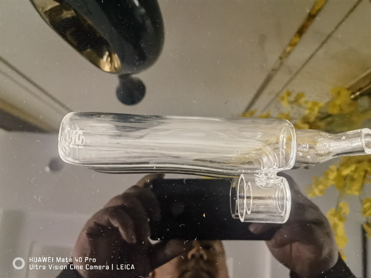 Электронная сигарета через водяной стакан