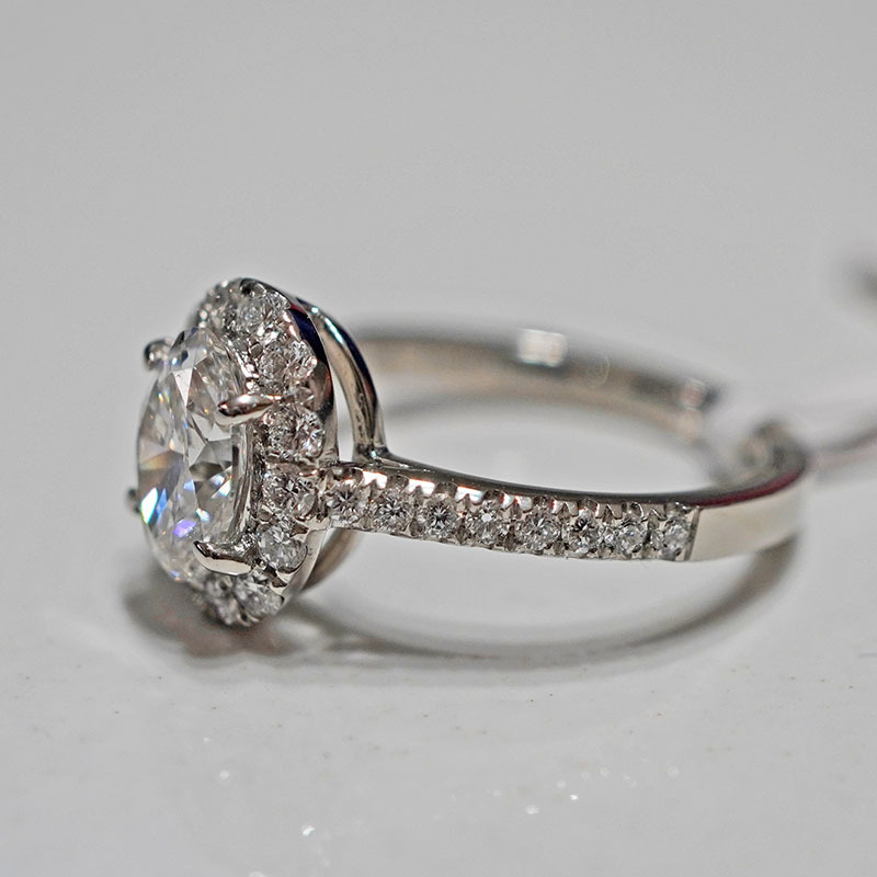 Pt950 Platinum Cultivated Diamond Ring for Women as Bright as Stars for Wedding and Proposal with Starry Surround