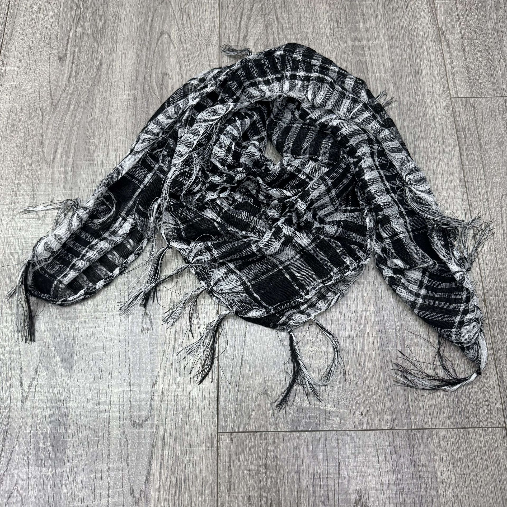 Hot Foreign Trade Houndstooth Large Square Tactical Scarf cs Outdoor Houndstooth Scarf Arab Square Tassel Factory