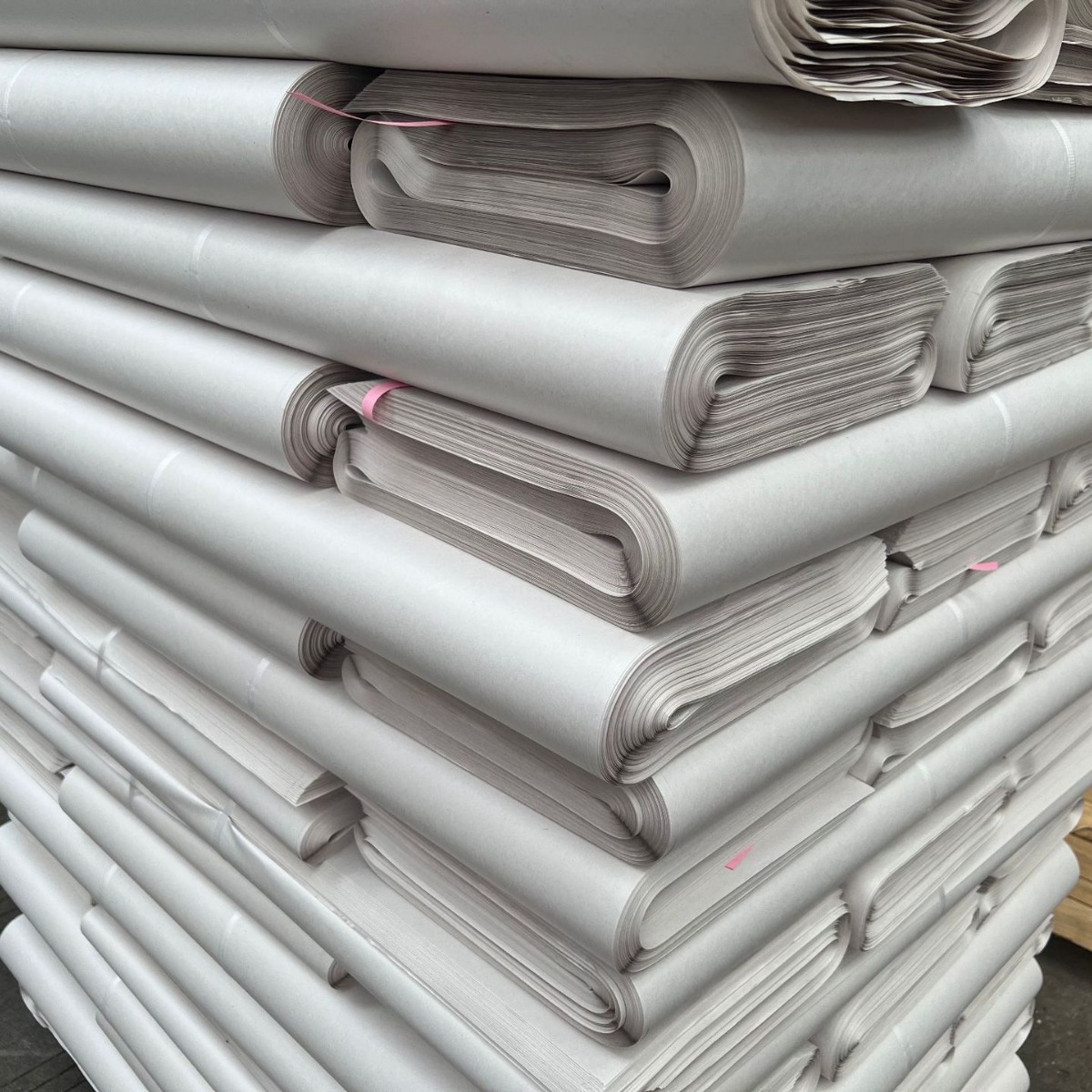 Kaiqin All Gray and White Plug Wrapping Paper Factory Direct Sales Shoe Plug Paper Bag Filling Paper 30g Light Flower Quality Assurance